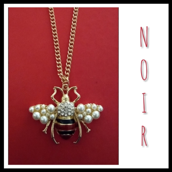 nOir Jewelry Jewelry - Noir crystal pearl bee necklace